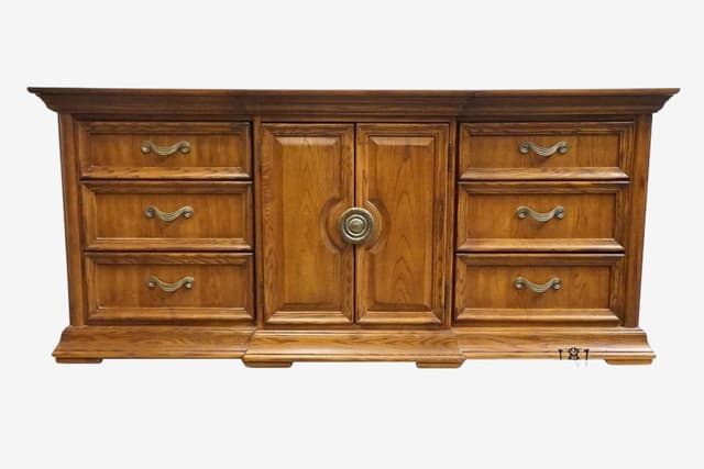 DREXEL HERITAGE Guildhall Collection Solid Walnut Colonial Early